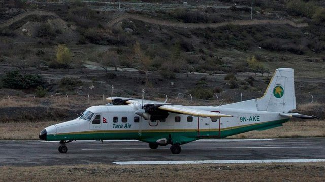 Nepal&#039;de küçük yolcu uçağı kayboldu