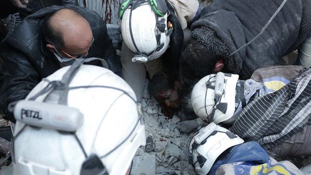 Rus savaş uçakları Halep&#039;te sivilleri vurdu: 10 ölü