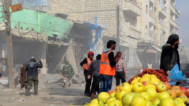 Rus uçakları İdlib&#039;de pazar yerini vurdu: 8 ölü, 28 yaralı
