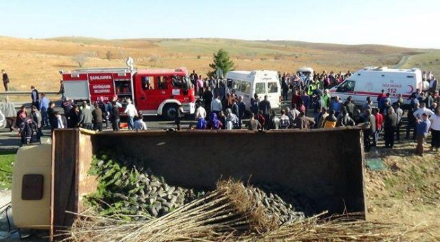 Şanlıurfa&#039;da kamyonla öğrenci servisi çarpıştı: 13 yaralı