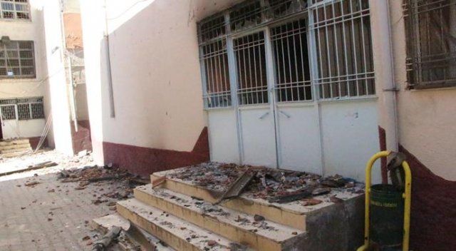 Teröristler Nusaybin&#039;de 2 okulu daha yaktı