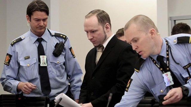 77 kişiyi katleden Breivik&#039;ten Norveç hükümetine dava