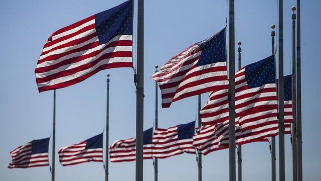 ABD&#039;de bayraklar 26 Mart’a kadar yarıya indirilecek