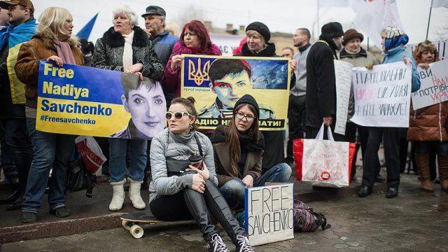 Açlık grevindeki Savçenko&#039;ya destek gösterileri sürüyor