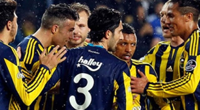 Fenerbahçe&#039;de 13 futbolcunun sözleşmesi sona eriyor