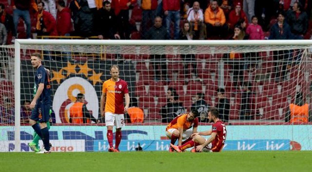 Galatasaray kalesini kapatamıyor