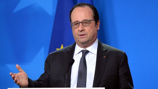 Hollande anayasa değişikliği tasarısını geri çekti