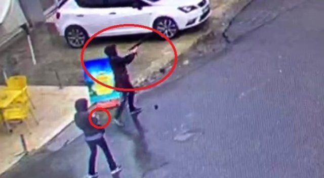 İki kadın teröristin Bayrampaşa Çevik Kuvvete saldırı anı - İZLE