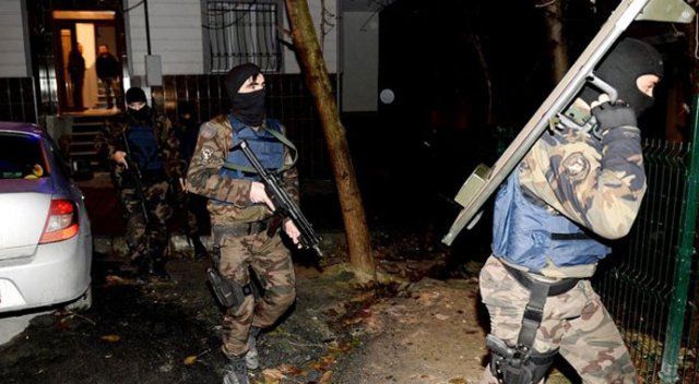 İstanbul&#039;da PKK&#039;lıların örgütsel dokümanları ayakkabı uçlarından çıktı