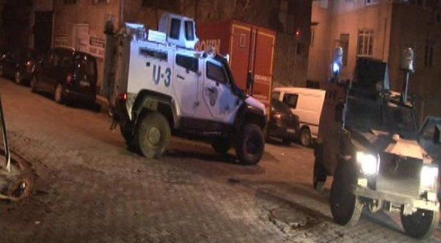 İstanbul&#039;da polis aracına silahlı saldırı