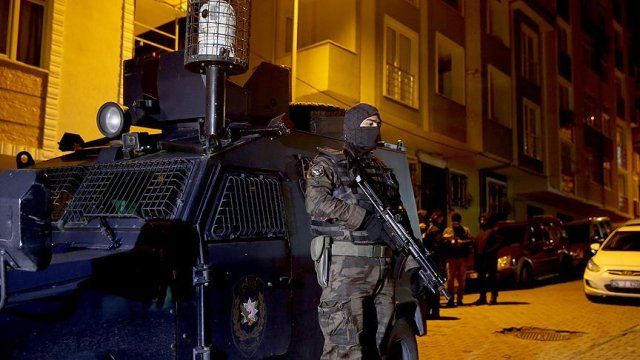 İstanbul&#039;daki operasyonda gözaltına alınan 31 kişi adliyede