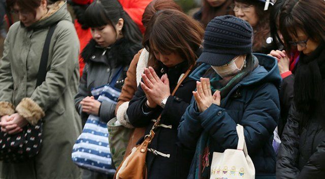 Japonya, tsunamide hayatını kaybedenleri anıyor