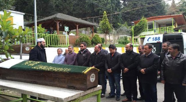 Kimsesi olmayınca cenaze namazını mezarlık çalışanları kıldı