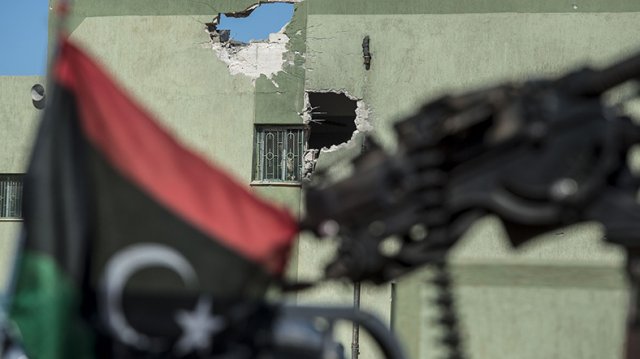 Libya&#039;da canlı yayında silahlı baskın