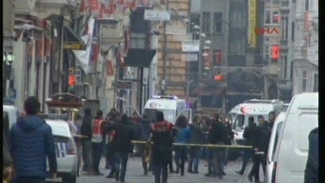 SON DAKİKA: Taksim İstiklal&#039;de patlama (Son Dakika Taksim haberleri / Taksim canlı bomba, ölü, yaralı sayısı)