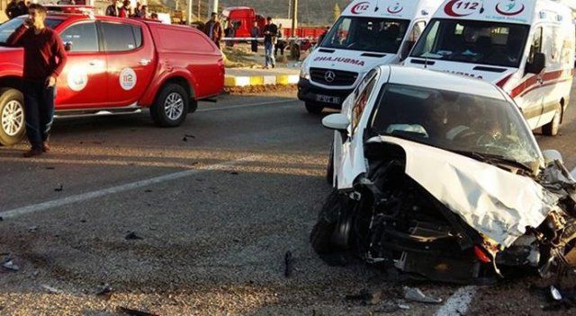 Antalya&#039;da feci kaza, 2 kişi hayatını kaybetti