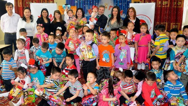 Büyükelçi Karagöz 23 Nisan&#039;ı Moğolistan&#039;da yetim çocuklarla kutladı