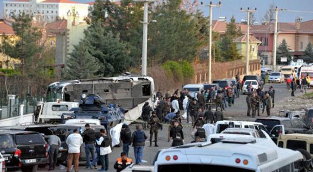 Diyarbakır&#039;da bomba yüklü araçla yapılan saldırıda şehit sayısı 8&#039;e yükseldi