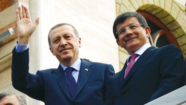Erdoğan ve Davutoğlu&#039;ndan Türkiye Gazetesi&#039;ne kutlama mesajı