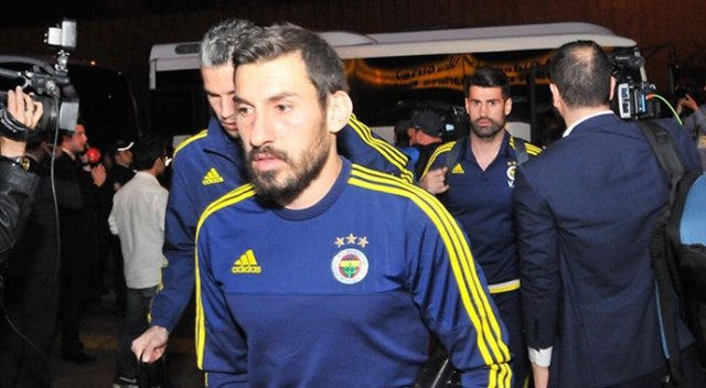 Fenerbahçe kafilesi Avni Aker&#039;den gizlice zırhlı araçlarla çıkarıldı