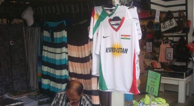 İdil&#039;de &#039;Kürdistan&#039; bayraklı tişörtler toplatıldı