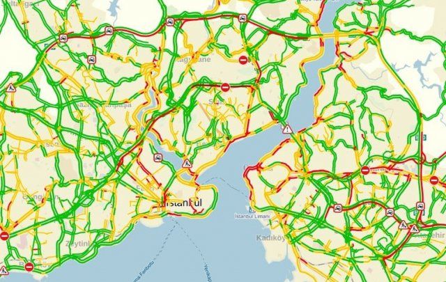 İstanbul&#039;da Pazar trafiği felç oldu