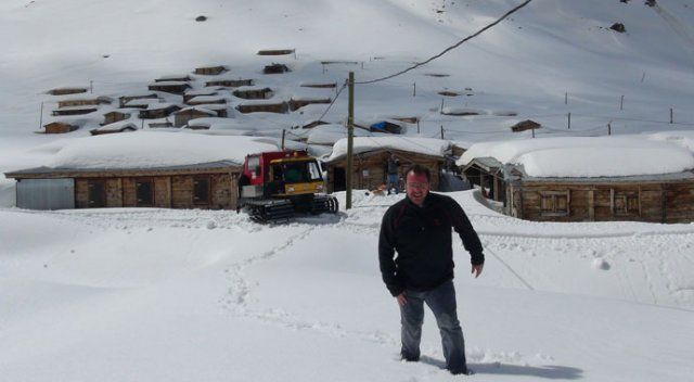 Kavron Yaylası’nda evler halen kar altında