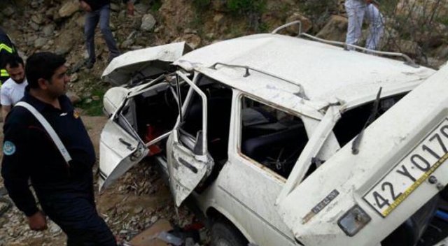 Manisa&#039;da otomobil uçuruma yuvarlandı: 2 ölü 2 yaralı