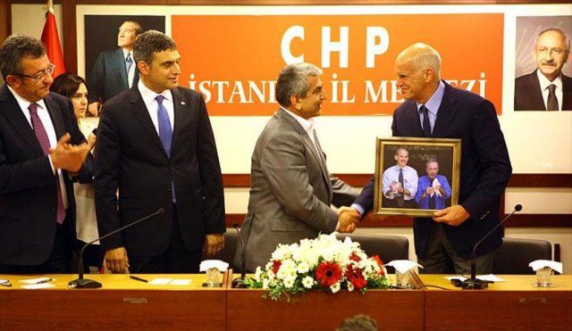 Papandreou CHP İl Başkanlığını ziyaret etti