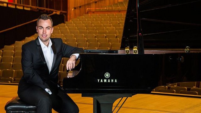 Piyanist Nicholas McCarthy İstanbul&#039;da konser verecek