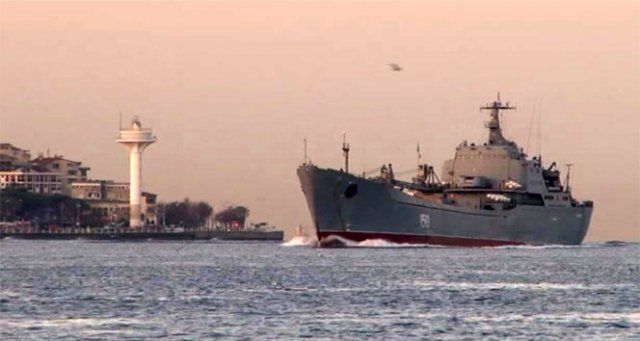 Rus savaş gemisi Boğaz’dan böyle geçti