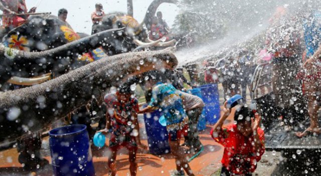 Tayland&#039;da su bayramı yine kana bulandı: 181 ölü, bin 777 yaralı