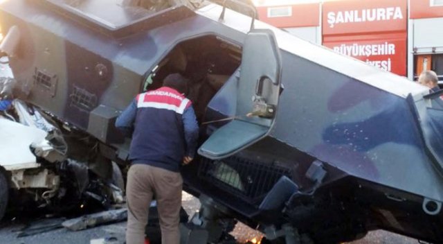 Zırhlı araç kaza yaptı: 1 kişi öldü, çok sayıda asker yaralı