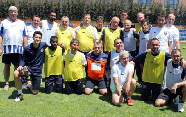 Başakşehirspor parkinson hastalarıyla gösteri maçı yaptı