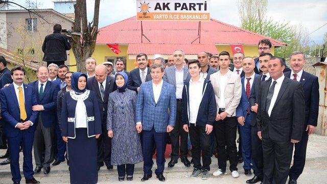 Başbakan Davutoğlu, AK Parti Varto İlçe Başkanlığının açılışını yaptı
