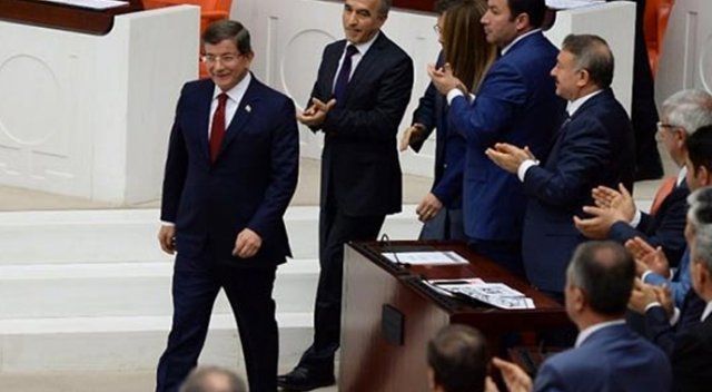 Başbakan Davutoğlu&#039;ndan dikkat çeken hareket