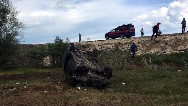 Bitlis&#039;te kamyonet şarampole devrildi: 6 ağır yaralı