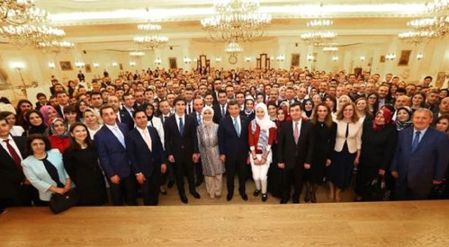 Davutoğlu&#039;ndan çalışma ekibine veda