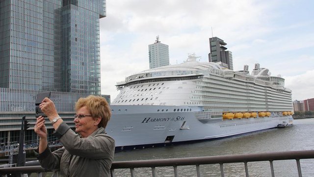 Dünyanın en büyük gemisi Hollanda’da