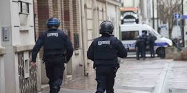 Fransa&#039;da göstericiler polisle çatıştı: 7 gözaltı