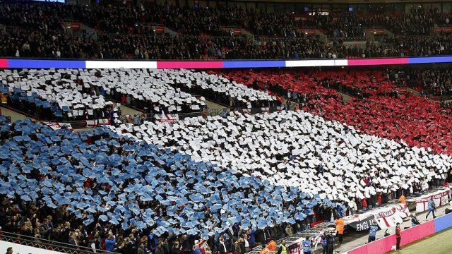 Fransa&#039;da statta ibadet eden Müslüman futbolculara ceza
