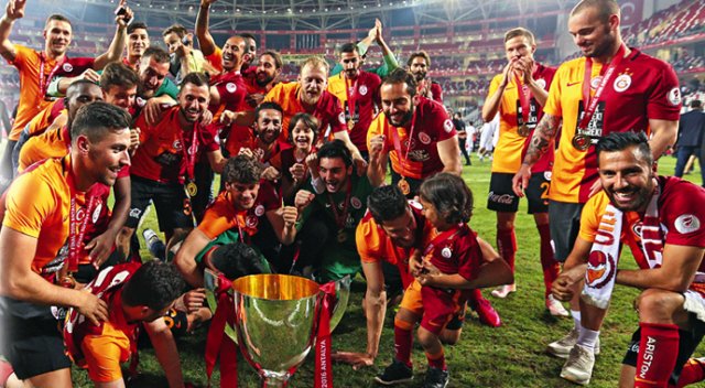 Galatasaray en kötü sezonda kupa kazanmayı bilir