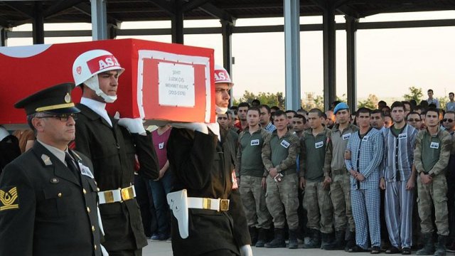 Mardin&#039;de şehit askerler için tören