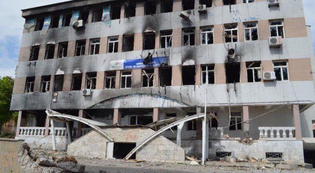 PKK&#039;lılar kamu binalrını bu hale getirdi