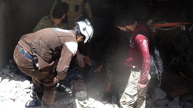 Rus savaş uçakları Halep&#039;te sivilleri vurdu
