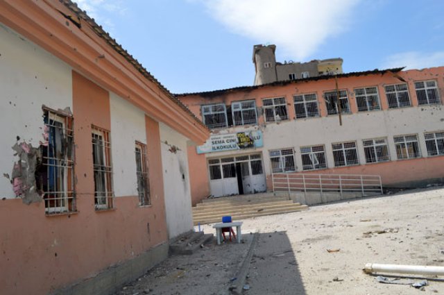 Teröristler Şırnak’taki okulları kullanılamaz hale getirdi