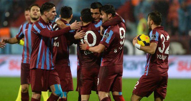 Trabzonspor&#039;a Oscar Cardozo ve Özer Hurmacı darbesi