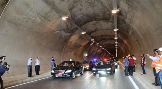 12 İli batıya bağlayan Karahan Tüneli ulaşıma açıldı