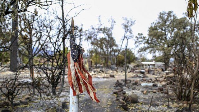 ABD&#039;nin California eyaletindeki yangınlar yerleşim yerlerine doğru ilerliyor