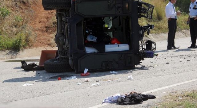 Adana&#039;da Çevik Kuvvet otobüsü devrildi:  3 polis yaralı